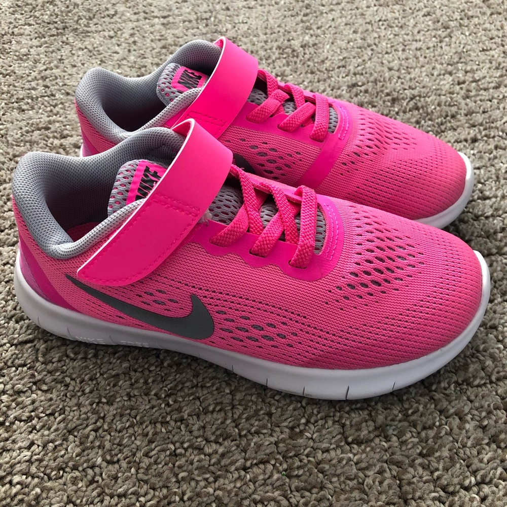 NIKE Girls size 12 sneaker NWOT